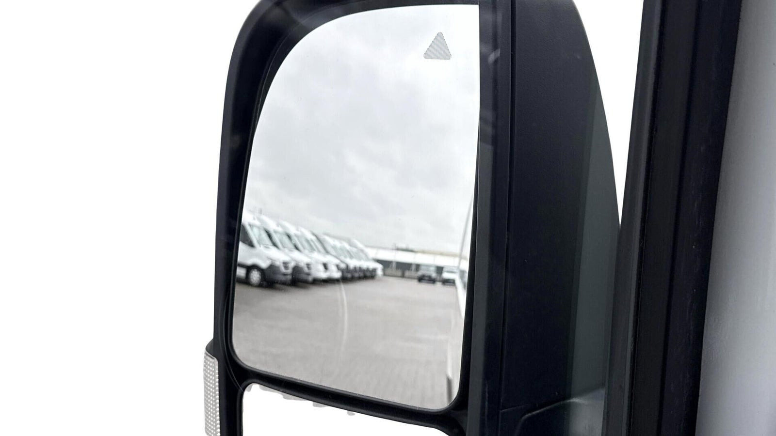 Hvid Mercedes Sprinter 317 fra 2026