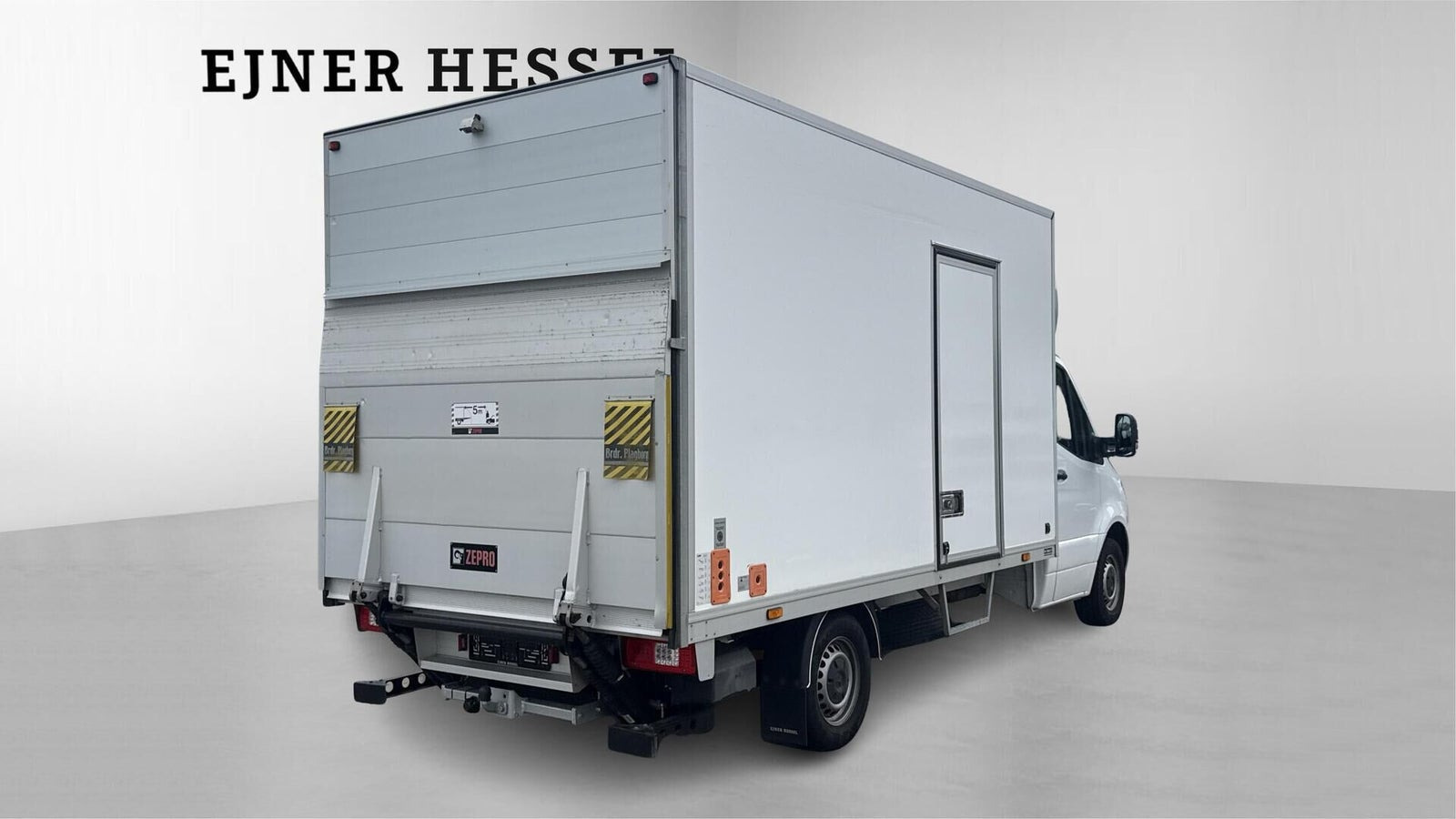 Hvid Mercedes Sprinter 317 fra 2023