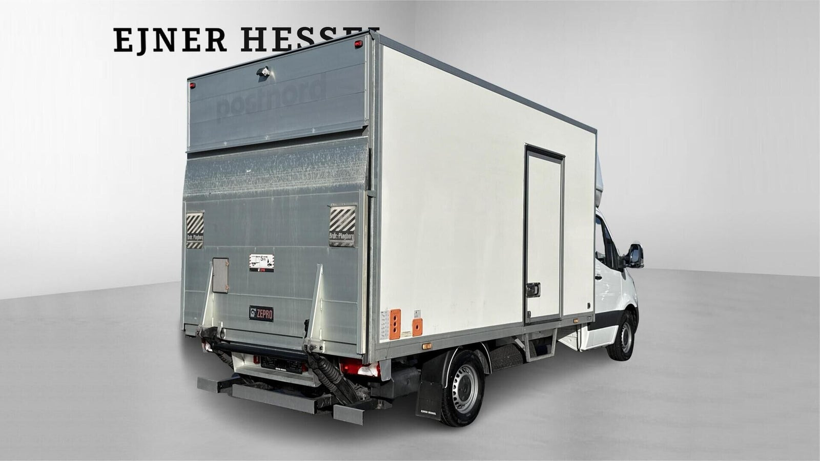 Hvid Mercedes Sprinter 317 fra 2023
