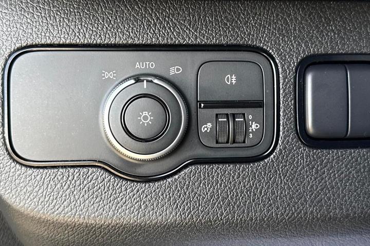 Hvid Mercedes Sprinter 317 fra 2023