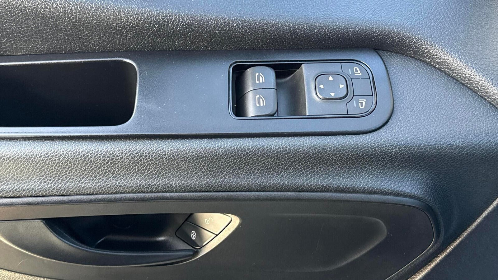Hvid Mercedes Sprinter 317 fra 2023
