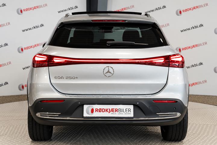 Sølv Mercedes EQA250+ fra 2025