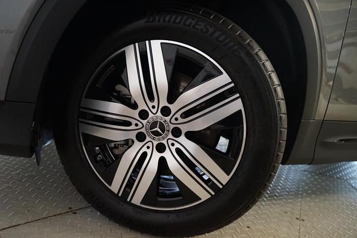 Grå Mercedes EQB250+ fra 2025