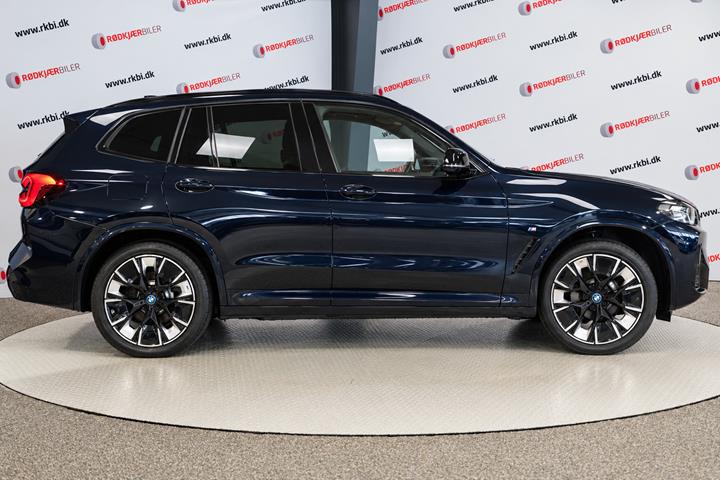 Sort BMW iX3 fra 2024