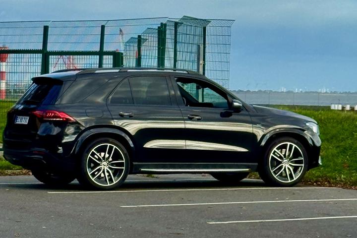 Sort Mercedes GLE fra 2020