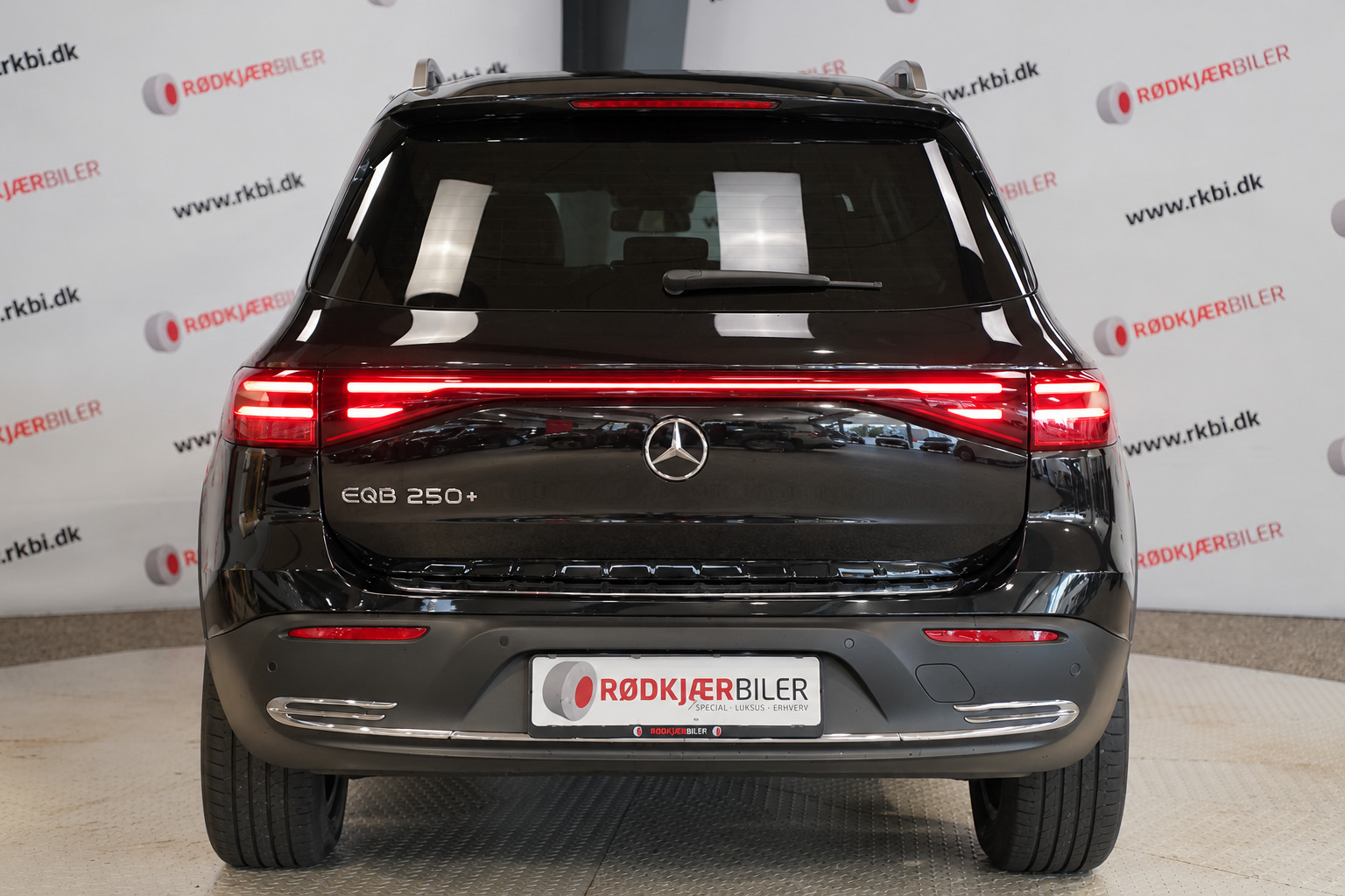Sort Mercedes EQB250+ fra 2025