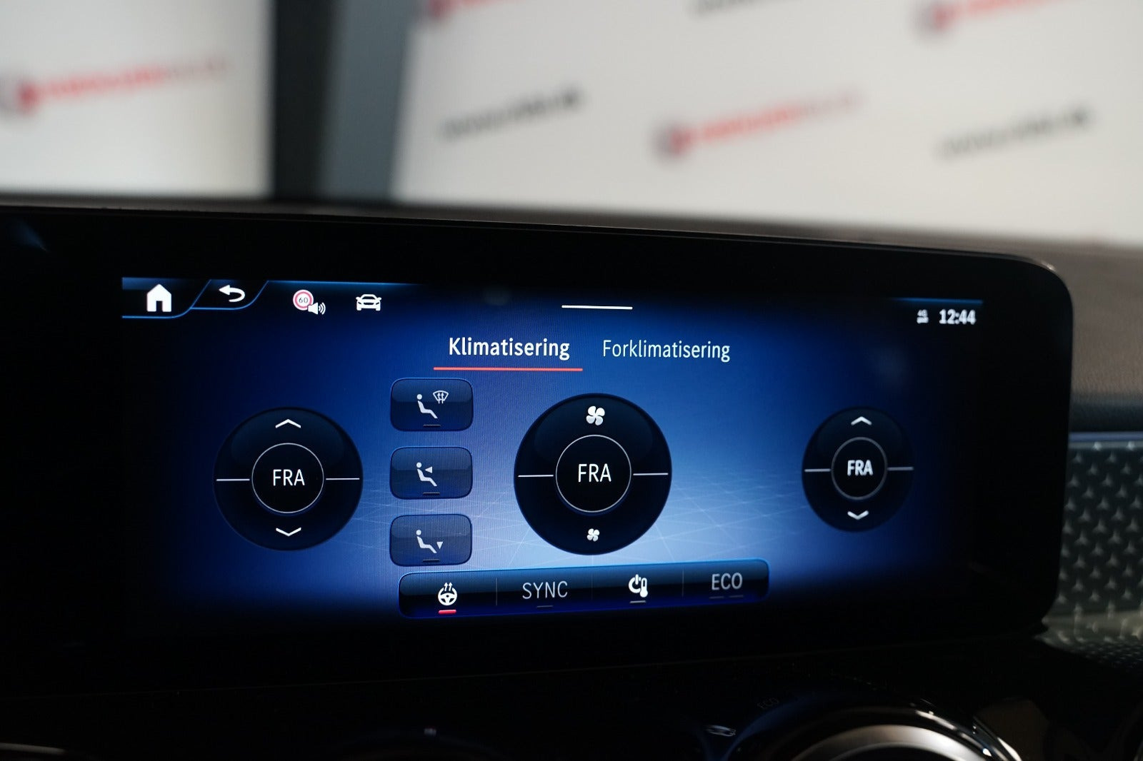 Sort Mercedes EQB250+ fra 2025