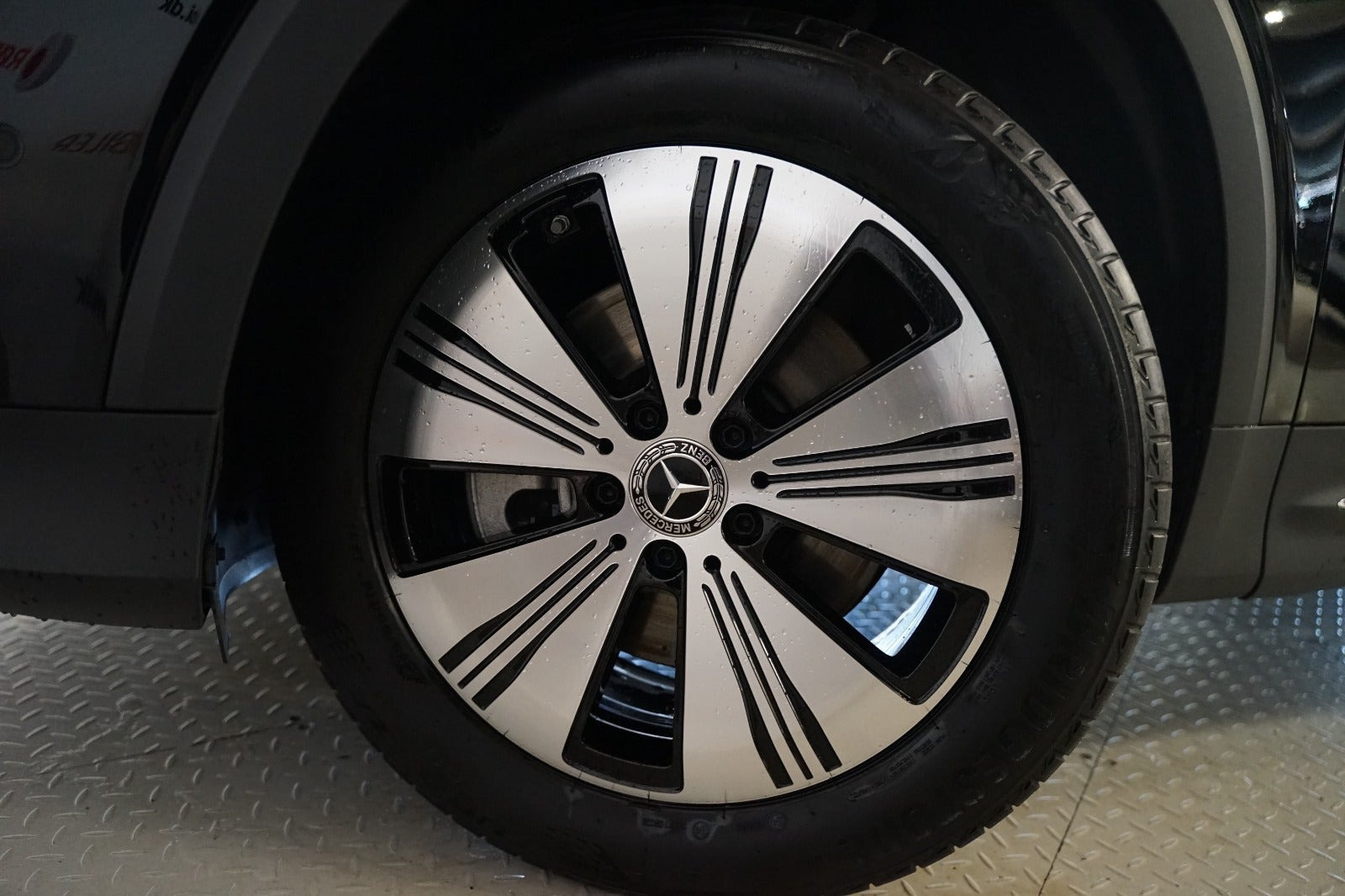 Sort Mercedes EQB250+ fra 2025