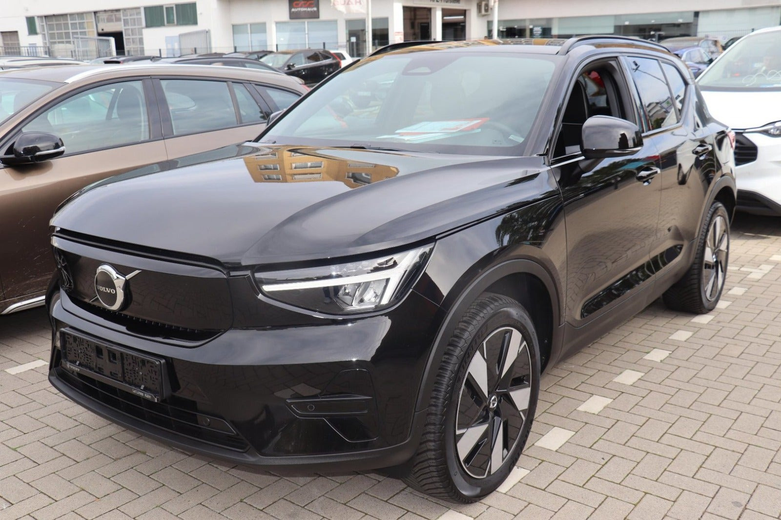 Sort Volvo XC40 fra 2024