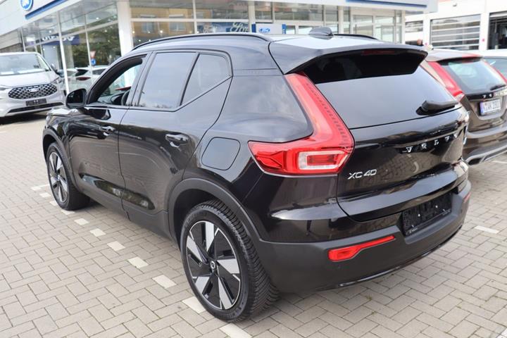 Sort Volvo XC40 fra 2024