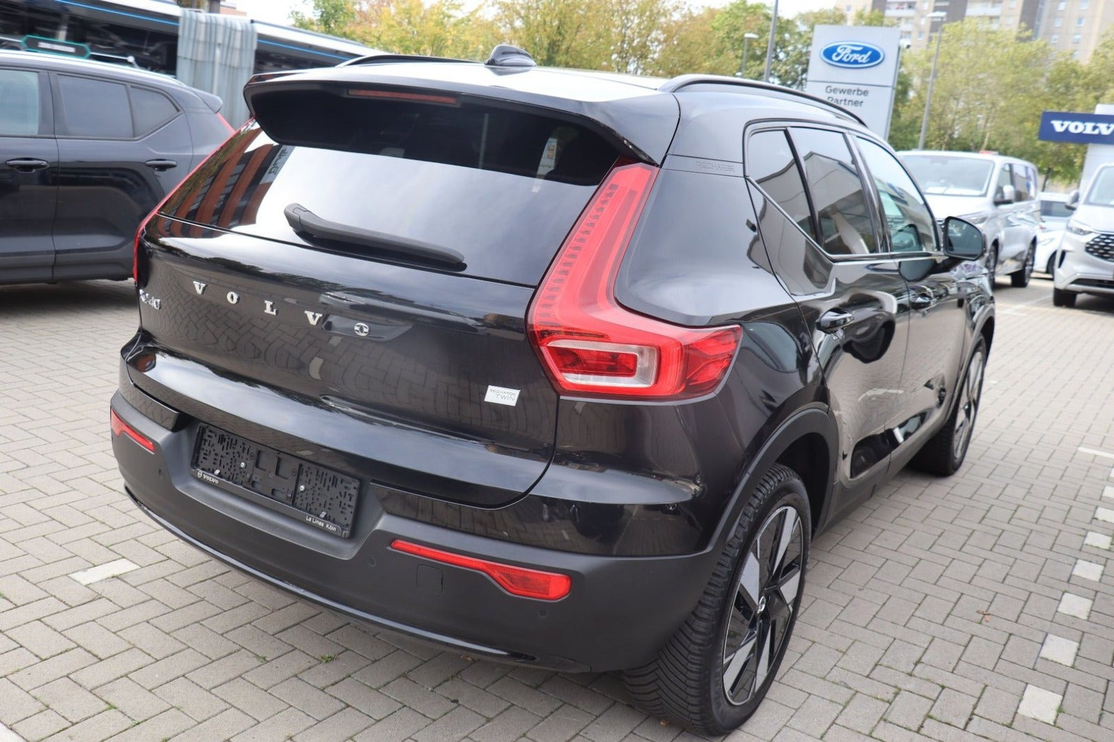 Sort Volvo XC40 fra 2024
