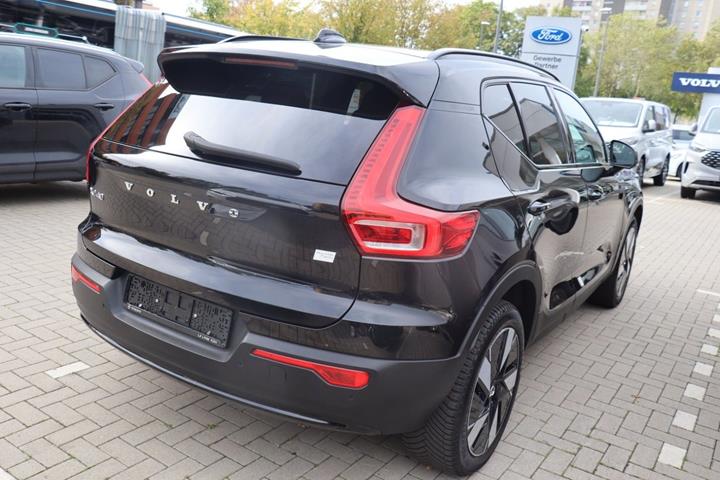 Sort Volvo XC40 fra 2024