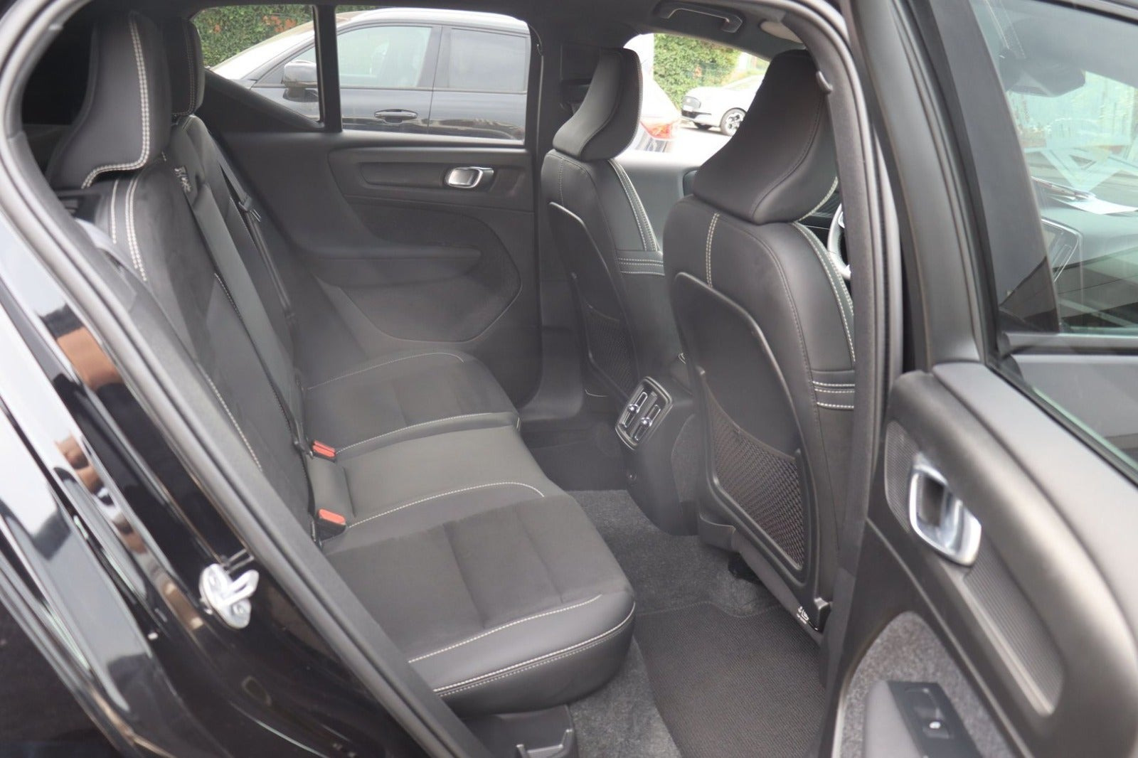 Sort Volvo XC40 fra 2024
