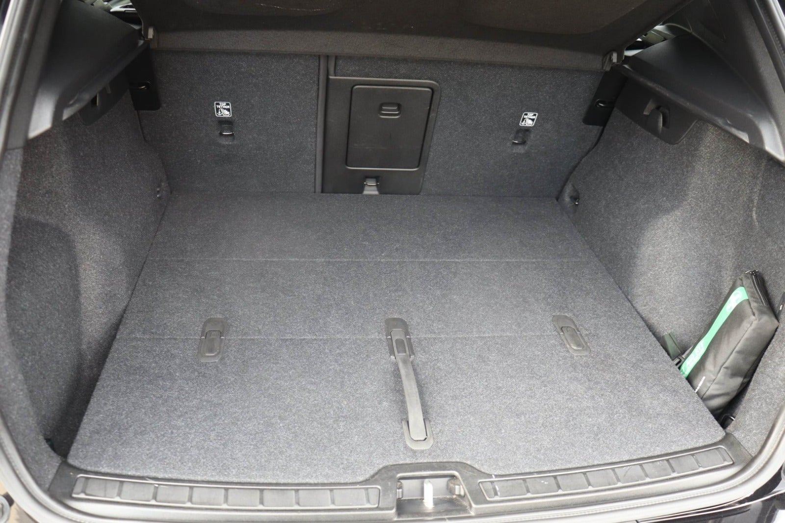 Sort Volvo XC40 fra 2024