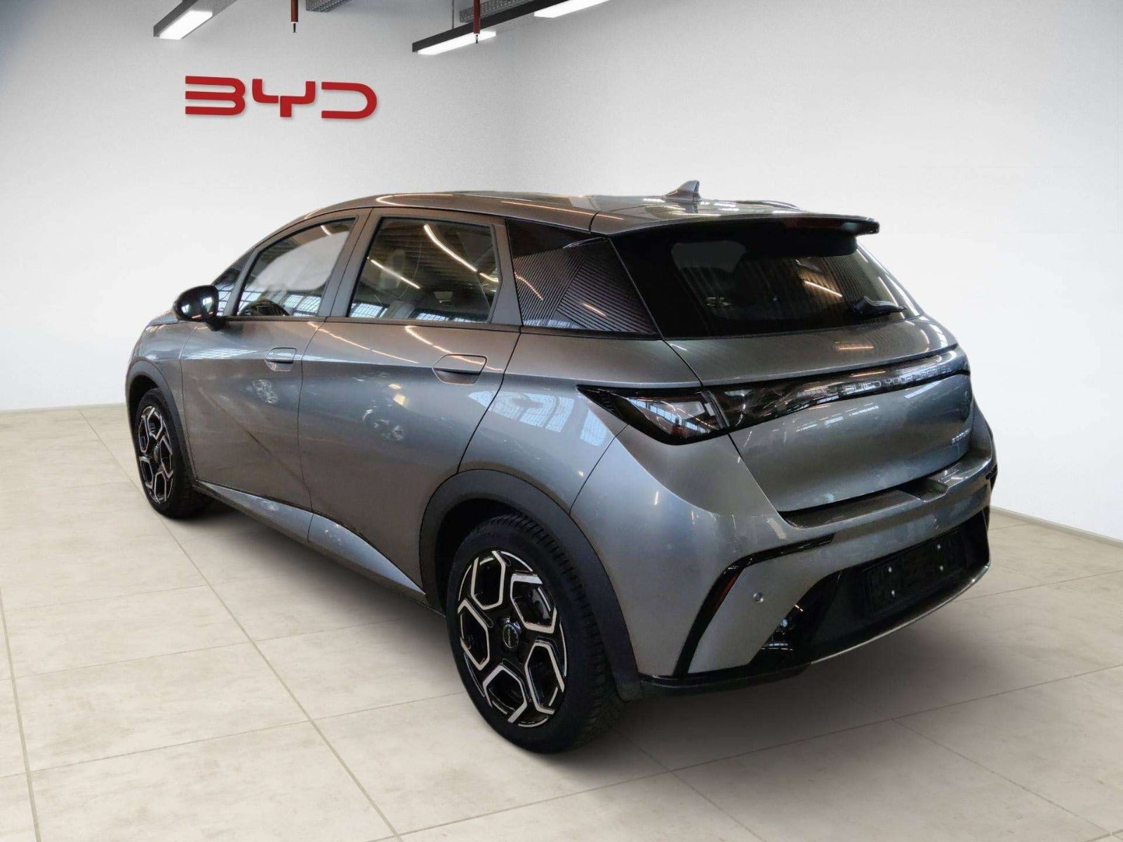 Grå BYD Dolphin fra 2025