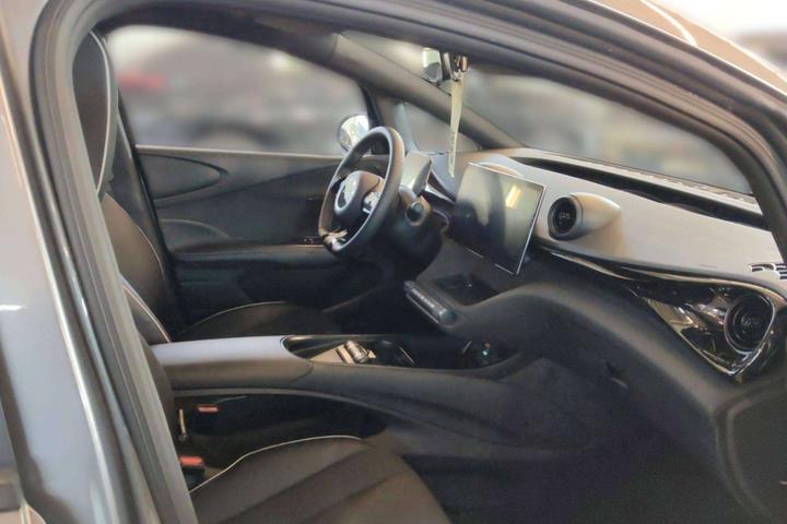 Grå BYD Dolphin fra 2025