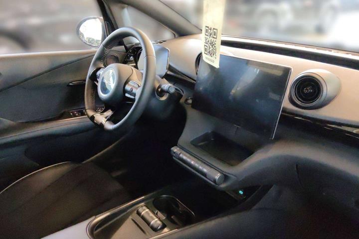 Grå BYD Dolphin fra 2025