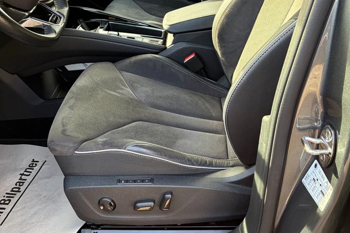 Sort Skoda Enyaq fra 2024