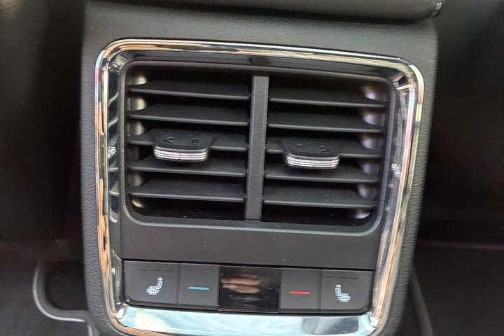 Sort Skoda Enyaq fra 2024