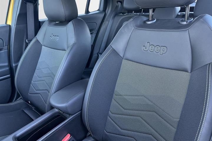 Gul Jeep Avenger fra 2025
