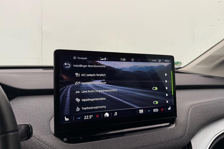 Blå Skoda Enyaq fra 2023