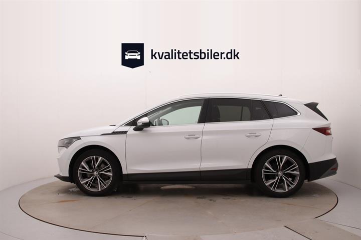 Hvid Skoda Enyaq fra 2022