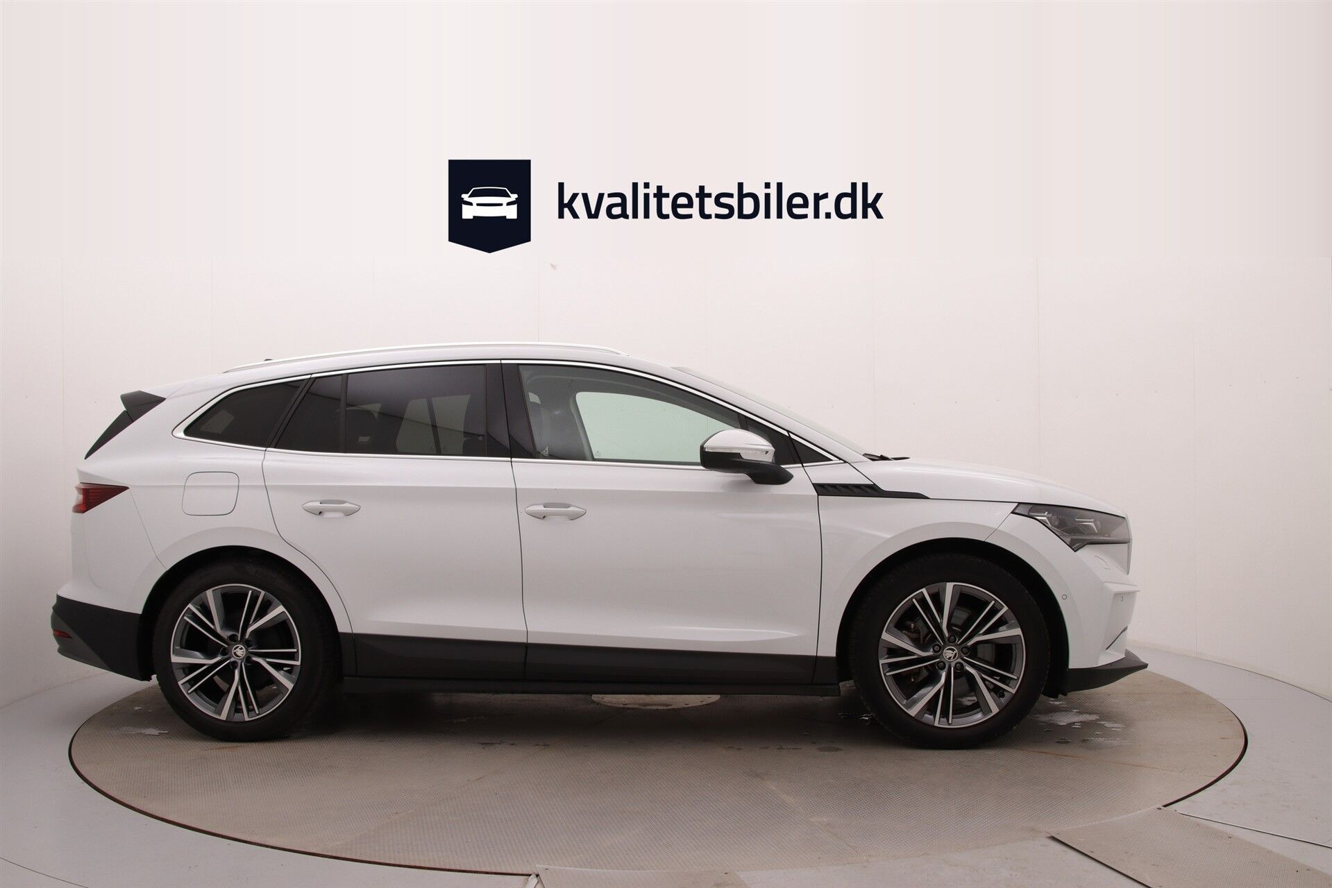 Hvid Skoda Enyaq fra 2022