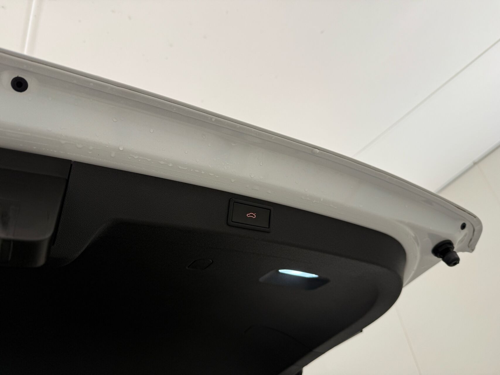 Hvid Skoda Enyaq fra 2022