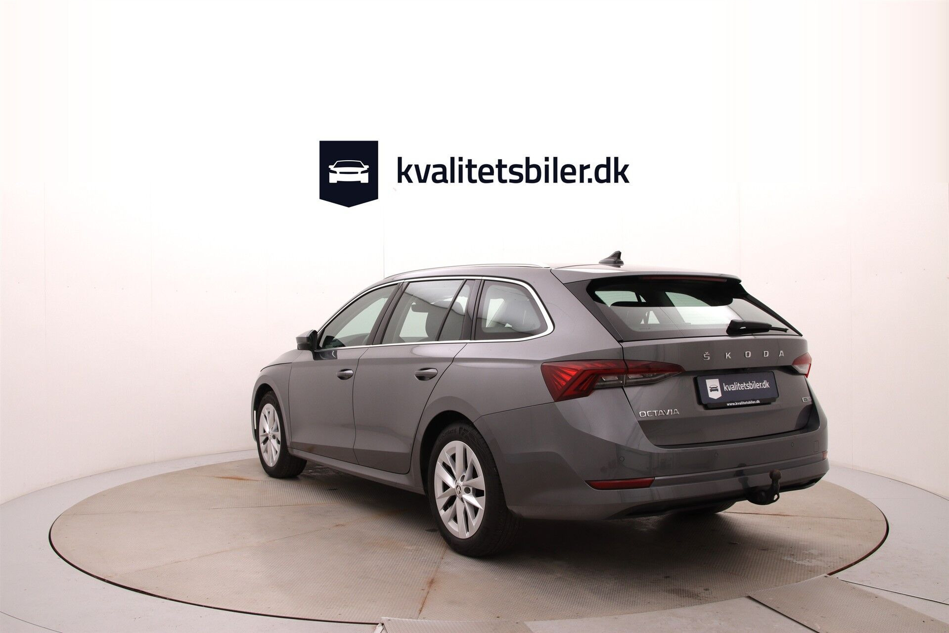 Grå Skoda Octavia fra 2023