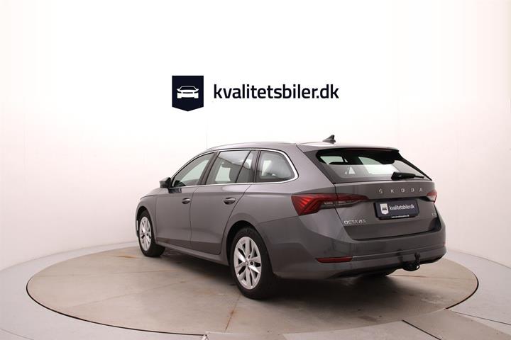 Grå Skoda Octavia fra 2023
