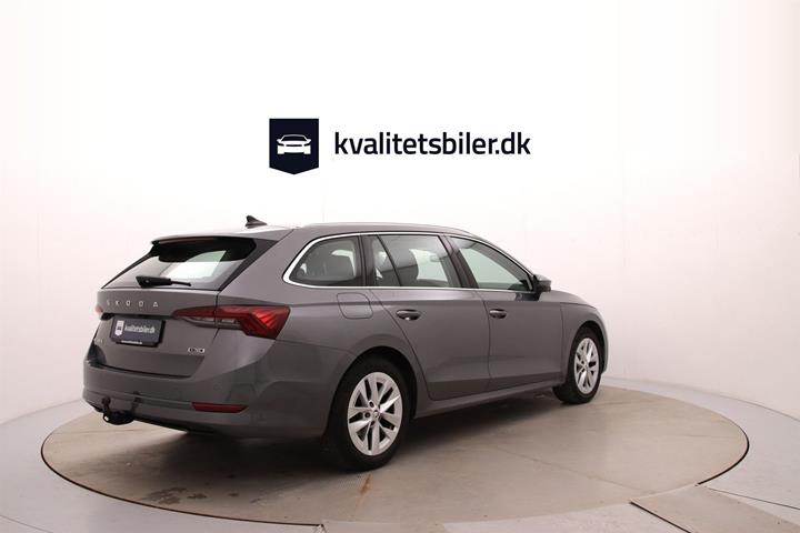 Grå Skoda Octavia fra 2023