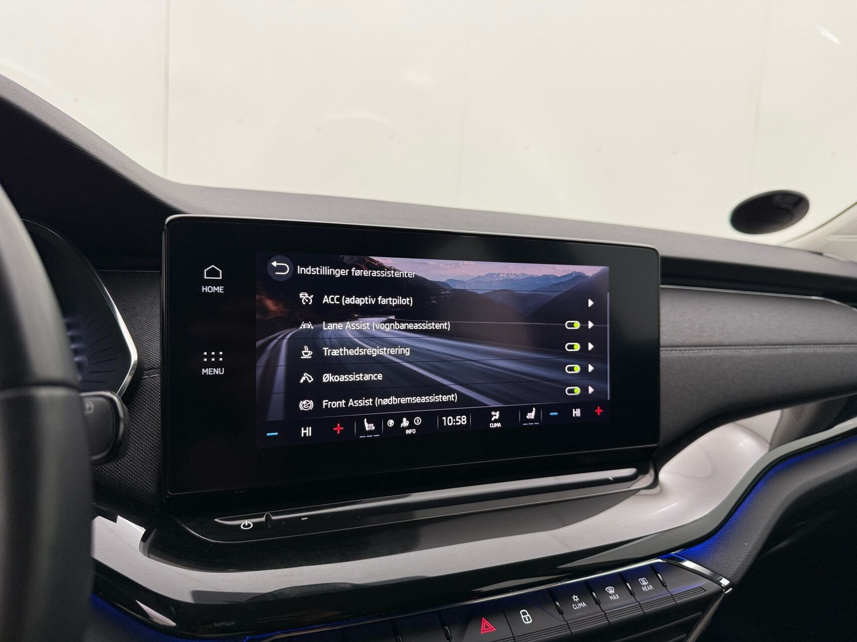 Grå Skoda Octavia fra 2023