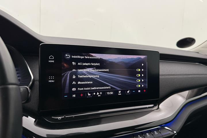 Grå Skoda Octavia fra 2023