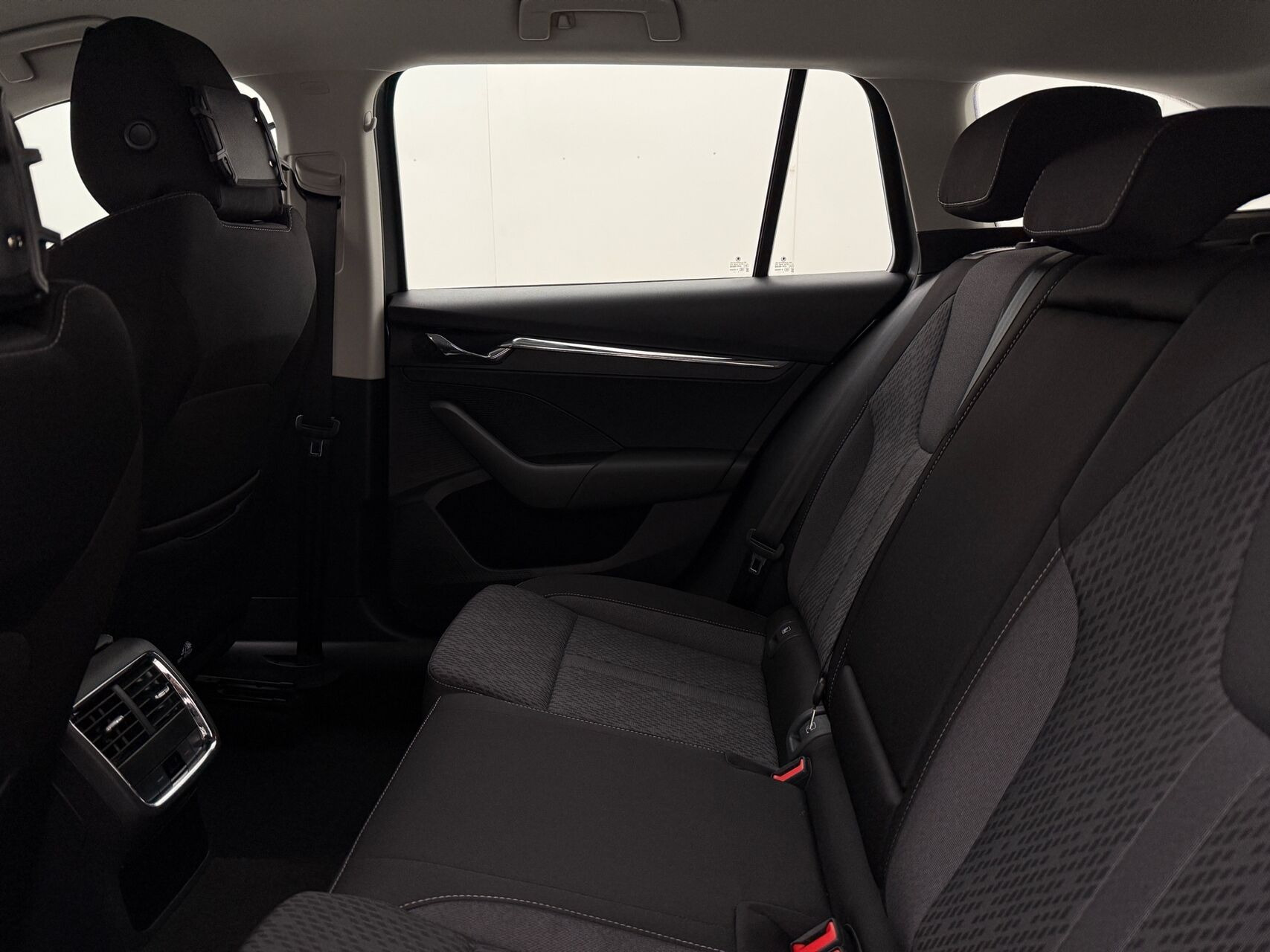 Grå Skoda Octavia fra 2023