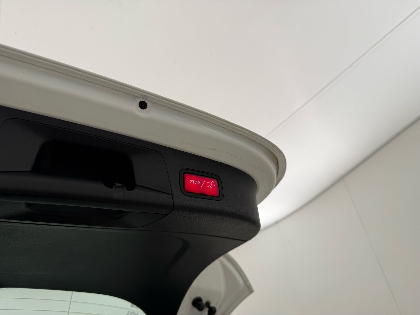 Hvid Mercedes EQA300 fra 2024