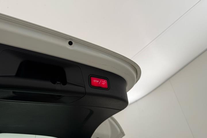 Hvid Mercedes EQA300 fra 2024