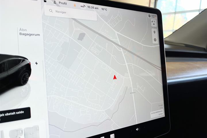Sort Tesla Model Y fra 2023