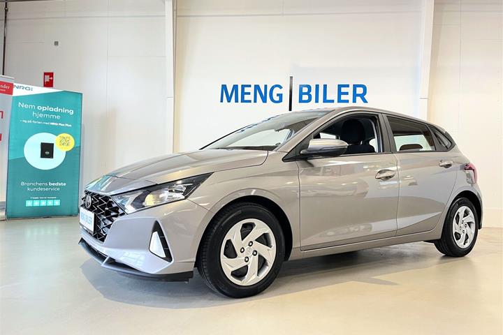 Grå Hyundai i20 fra 2023
