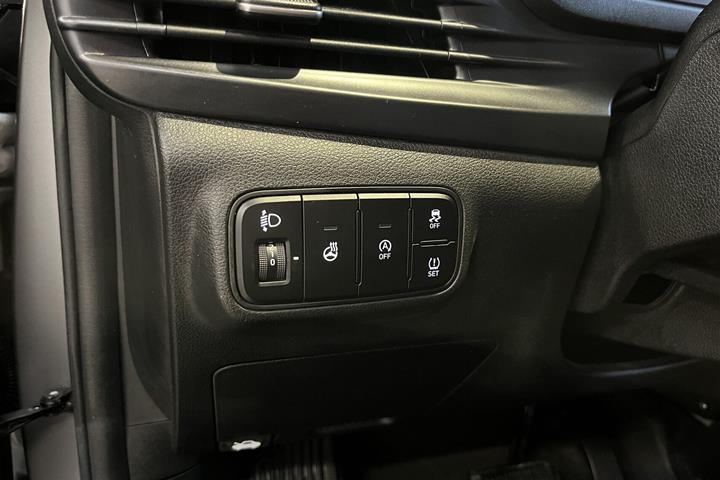 Grå Hyundai i20 fra 2023