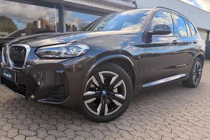 Grå BMW iX3 fra 2022