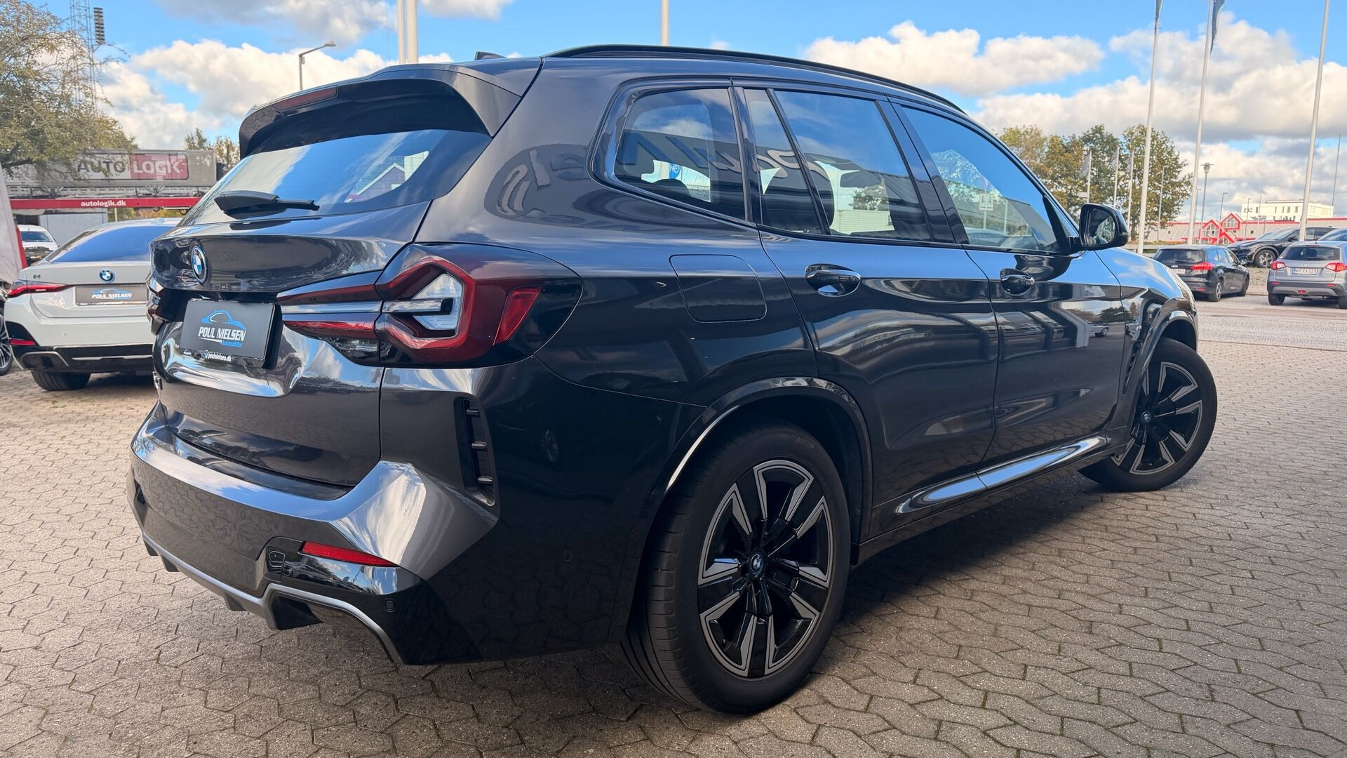 Grå BMW iX3 fra 2022
