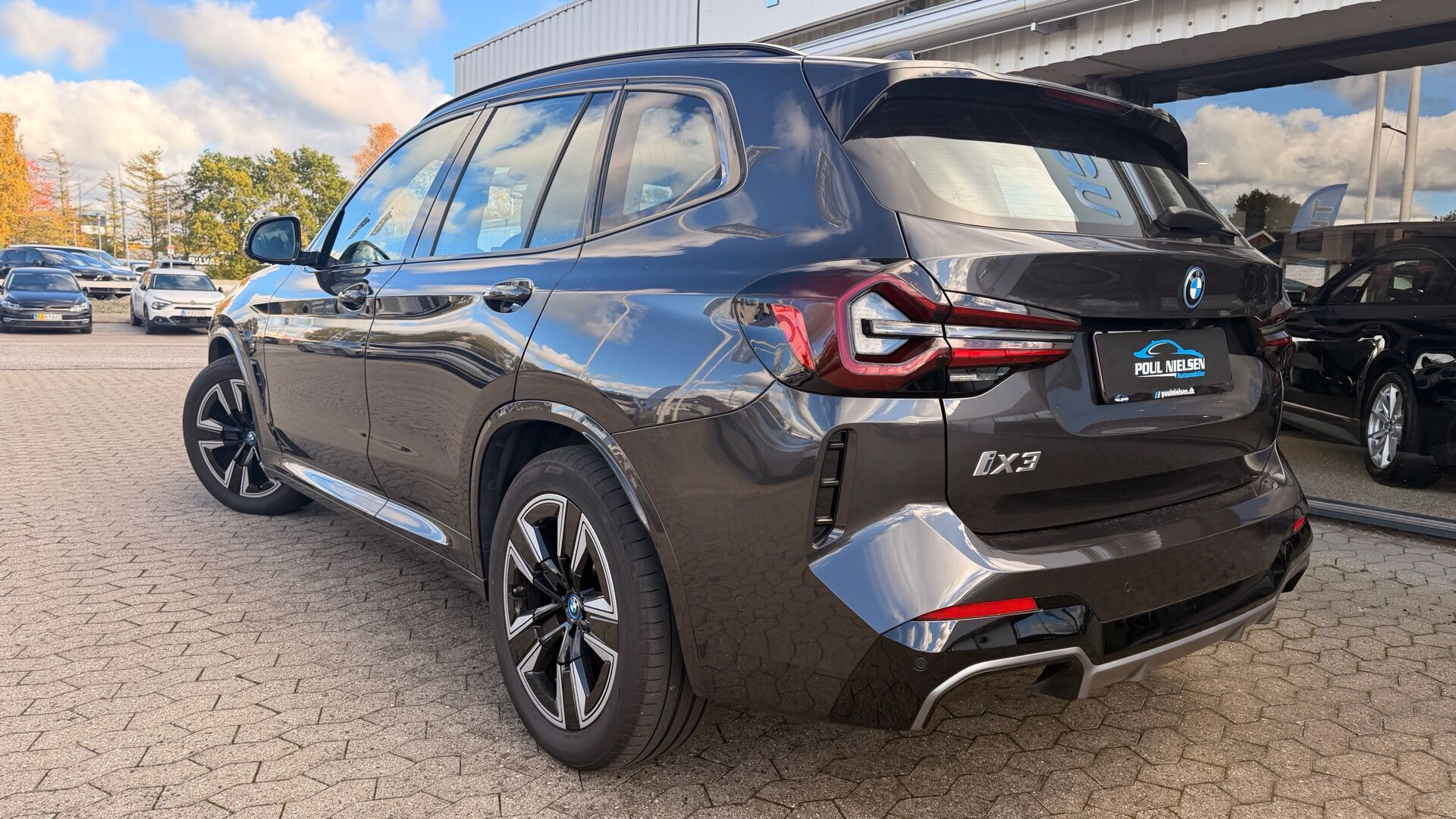 Grå BMW iX3 fra 2022