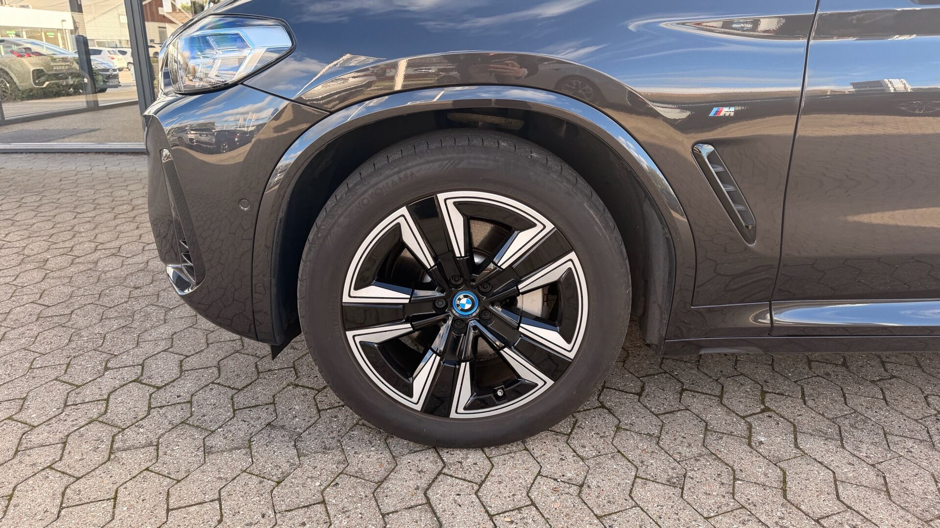Grå BMW iX3 fra 2022