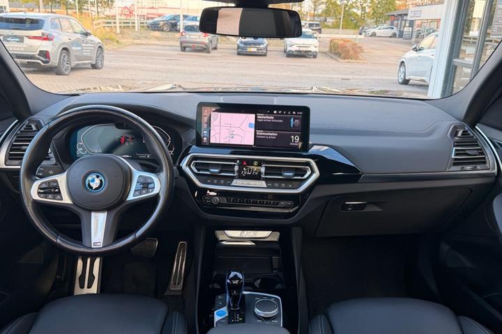Grå BMW iX3 fra 2022