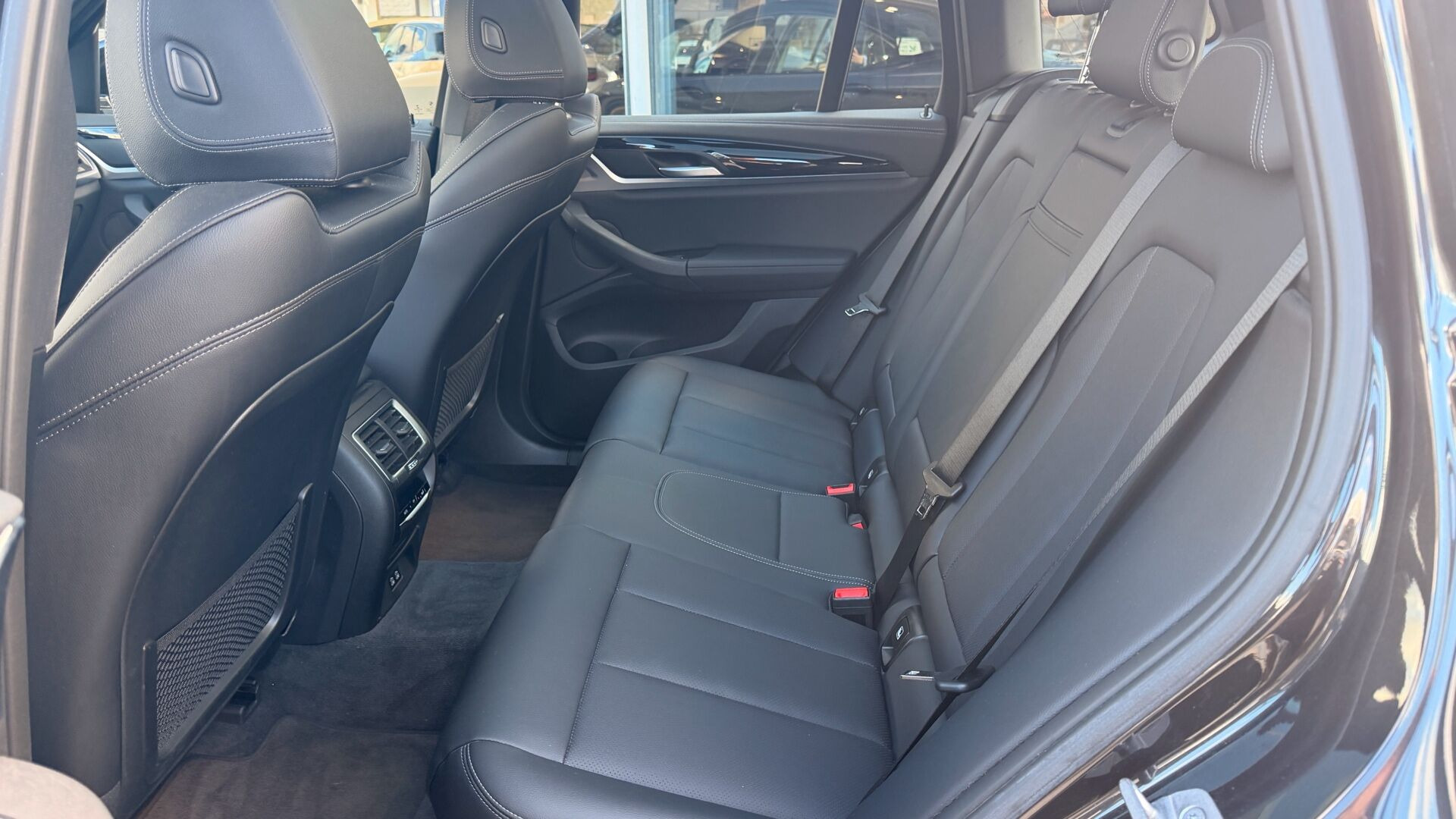 Grå BMW iX3 fra 2022