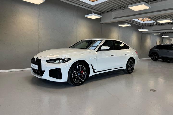 Hvid BMW i4 fra 2024