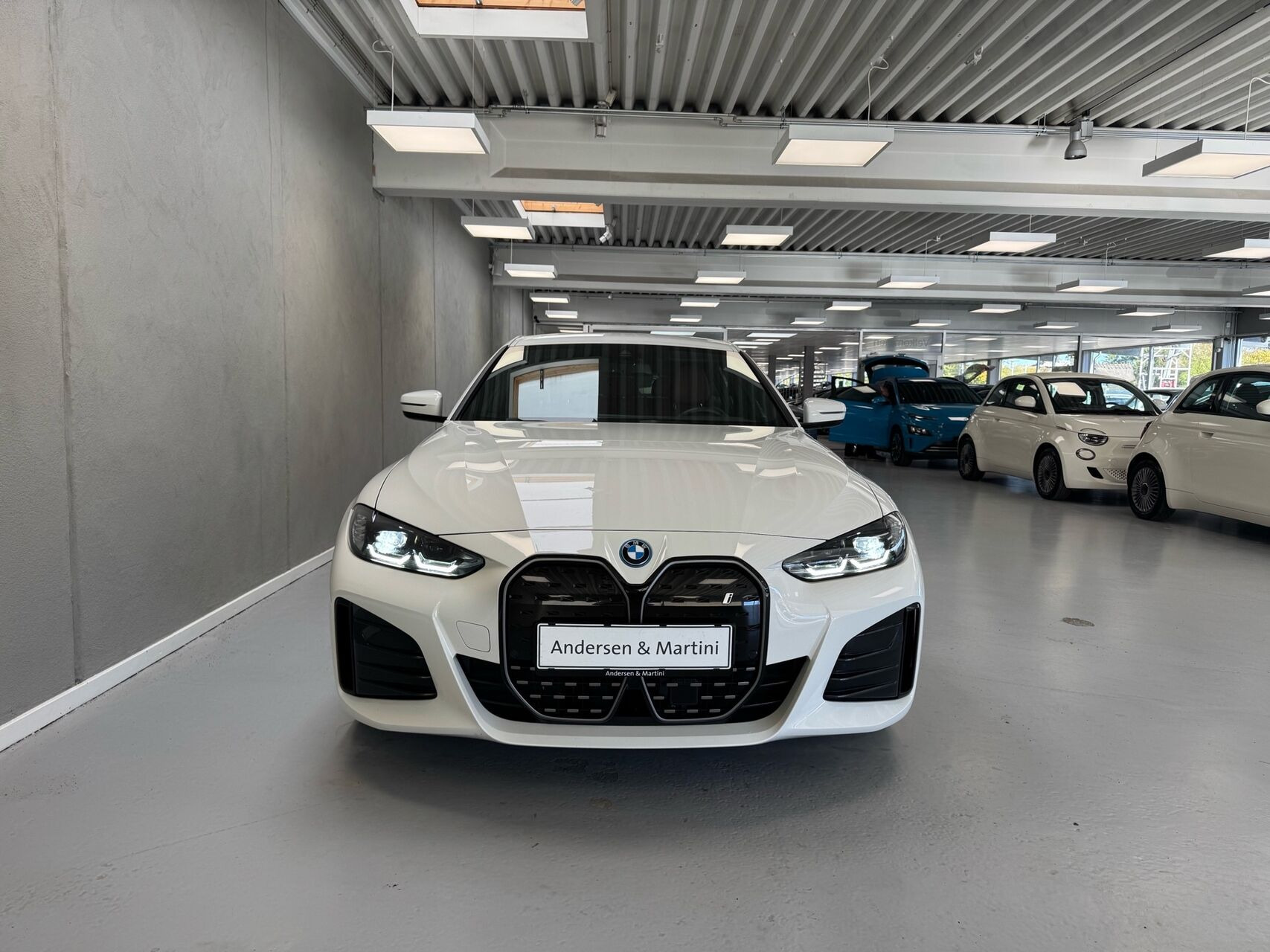Hvid BMW i4 fra 2024