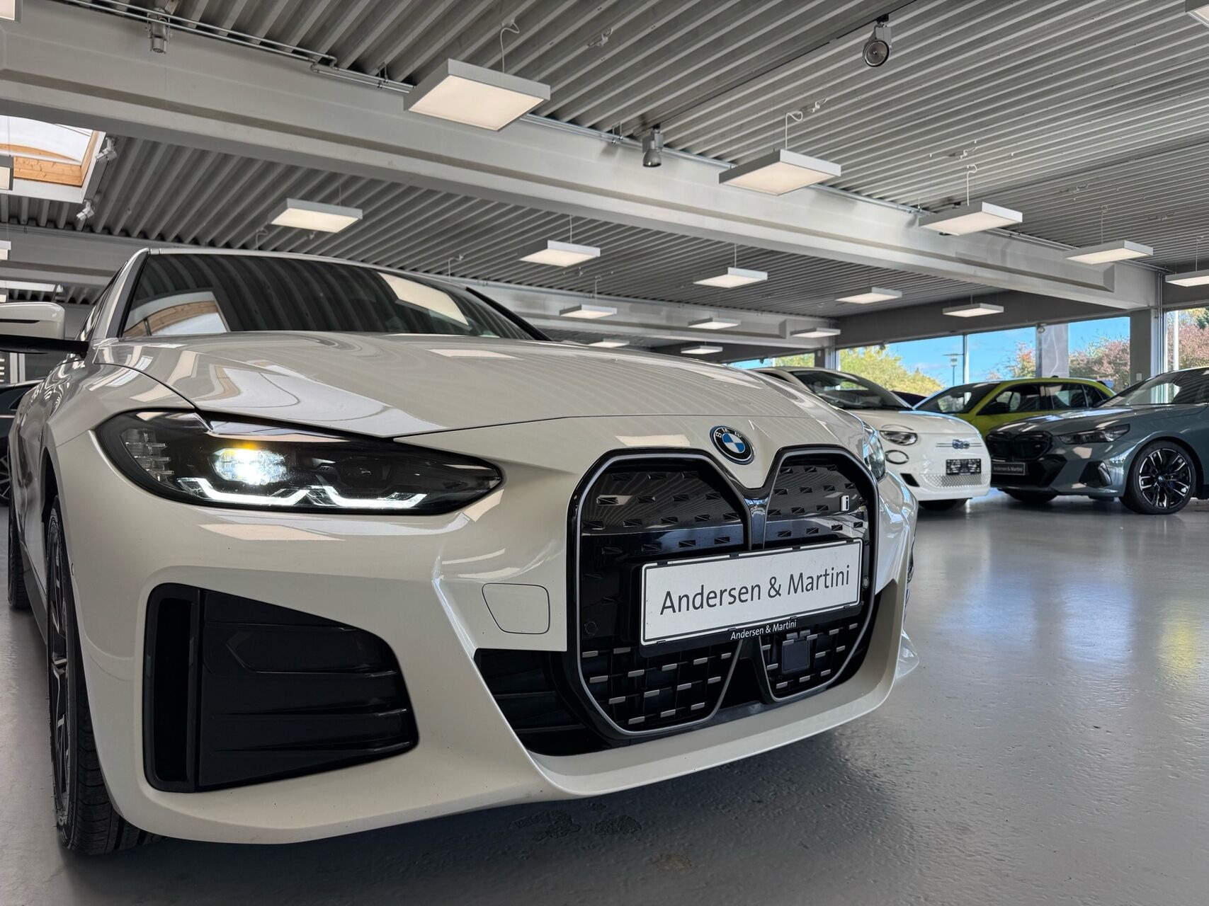Hvid BMW i4 fra 2024