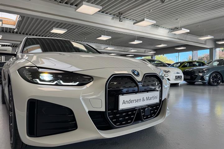 Hvid BMW i4 fra 2024