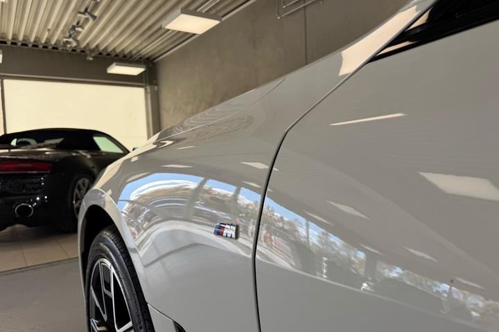 Hvid BMW i4 fra 2024